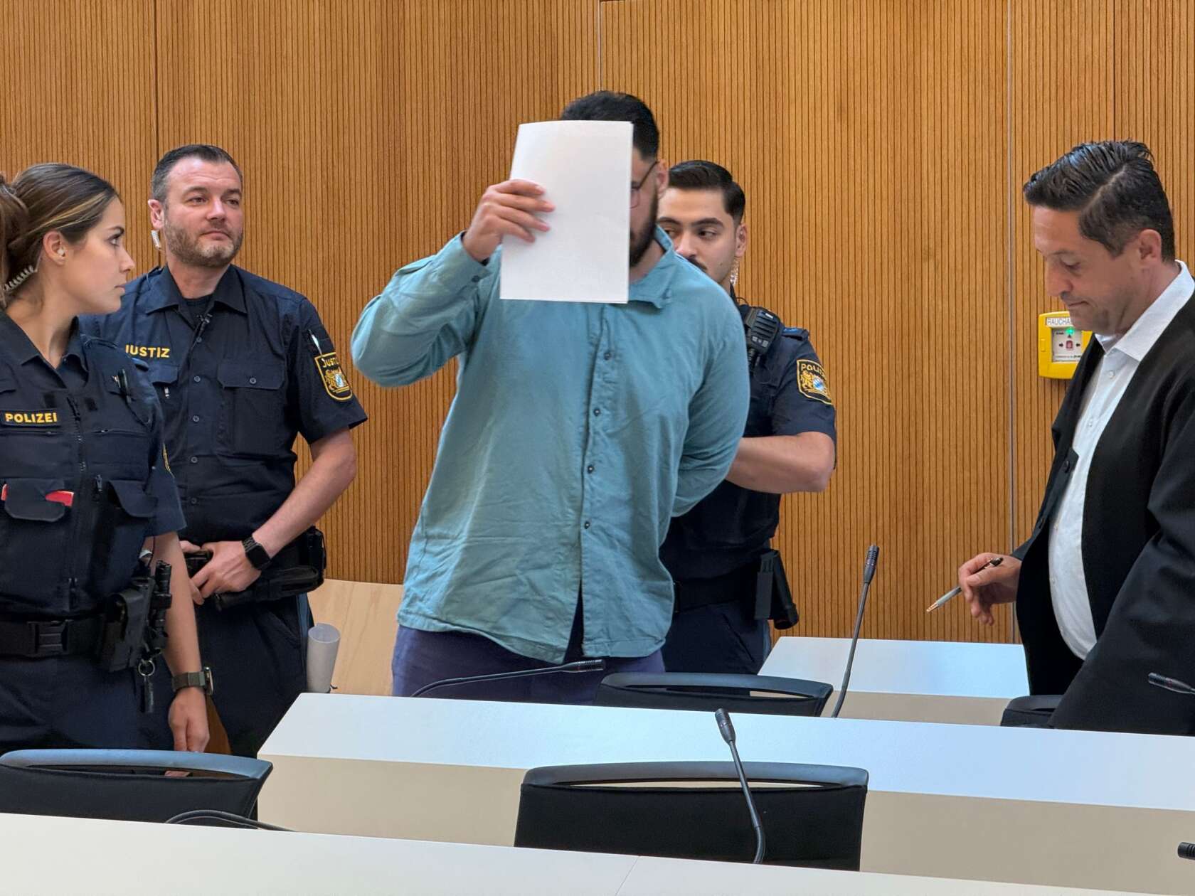 Mordprozess: Angeklagter zeigt keine Reue nach Auto-Anschlag